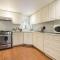 Entire unit 2Br 2Bath 1den - Port Moody