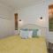 Mango Bay - Gorgeously Renovated Spacious Home wPool Spa Game Room Bikes Walk to Beach - Голмс-Біч
