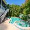 Mango Bay - Gorgeously Renovated Spacious Home wPool Spa Game Room Bikes Walk to Beach - Голмс-Біч