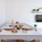 Host Wise - Spacious Comfortable Apartment - Balcony