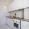 Host Wise - Spacious Comfortable Apartment - Balcony