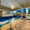 Luxury 2BD Apt with Pool GYM & Burj Khalifa Views - Dubaj Luxury 2BD Apt with Pool GYM & Burj Khalifa Views - Dubaj