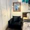 Comfortable King Bedroom within A HOME WITH HOSTS - كولومبوس