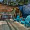 A Cozy A-Frame Escape with Hot Tub - أكسفورد