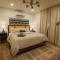 Sage Suite at ArnoTriplex! Hot Tub and Pet Friendly! - 阿尔伯克基