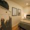 Sage Suite at ArnoTriplex! Hot Tub and Pet Friendly! - 阿尔伯克基
