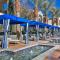 Modern LQ 2BR Getaway Steps to pool & spa - لا كينتا