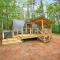A Serene A-Frame Cabin with Hot Tub - أكسفورد
