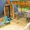 A Serene A-Frame Cabin with Hot Tub - أكسفورد