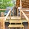 A Serene A-Frame Cabin with Hot Tub - أكسفورد