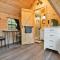 A Serene A-Frame Cabin with Hot Tub - أكسفورد