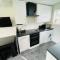 2 Bedroom Chalet SB172, Sandown Bay, Isle of Wight, Free WiFi - Isle of Wight