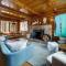 Boutique and Artsy Log Cabin in North Lake Tahoe!