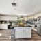 Stunning Hilltop 5BR With View And Hot Tub! - Lakeside Park