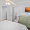 IS9-Cozy Upstairs Beachfront Condo - King Beds