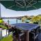 The Bach - Luxury Waterfront Living with Spa Pool - Rotorua
