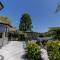 The Bach - Luxury Waterfront Living with Spa Pool - Rotorua