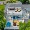 8 53rd Avenue