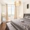 Executive 2BR 2BATH Condo with Lakeview Steps from SQ1 - 米西索加