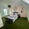 Rhianfa 4 bedroom house minutes walk from the beach