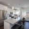 Ten Minutes to Broadway Alluring Gated Townhome - 纳什维尔