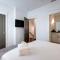 Ten Minutes to Broadway Alluring Gated Townhome - 纳什维尔