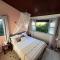 Cheerful 3 bedroom home with stunning views