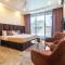 StayVista at Blush Belle - Pool and Wifi - Lonavala