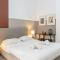 Renovated 5 Bdr House near Acropolis - New Beds, Terrace & Green Yard