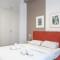 Renovated 5 Bdr House near Acropolis - New Beds, Terrace & Green Yard