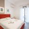 Renovated 5 Bdr House near Acropolis - New Beds, Terrace & Green Yard
