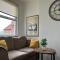 Charming House - Walking distance to Town Centre - Sleeps 6 - Free Parking, Self-Check-In, Fast WiFi and Smart TV by Yoko Property - 拉格比