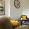 Charming House - Walking distance to Town Centre - Sleeps 6 - Free Parking, Self-Check-In, Fast WiFi and Smart TV by Yoko Property - 拉格比