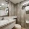 Monte Carlo Inn Toronto West Suites