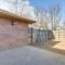 Home with Fenced Yard Near Dtwn Rogers! - روجرز