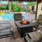 Chic Getaway w Heated Pool & Short Walk to Beach - 好莱坞