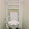 Warm and Simply Look Studio Room Urbantown Serpong Apartment By Travelio - 当格浪