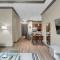 Cozy 2BR Near BOK Center - Gym, Pool, Pet Friendly - تولسا