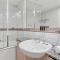 Modern Nomads Fine City-bound Living with King Bed & Balcony