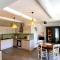 Villa les Volets Bleus an authentic house in the heart of the city center - فونتين-دي-فوكلوز