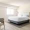 Hampton by Hilton Grand Cayman Seven Mile Beach - George Town