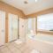 Elegant and Spacious Retreat - تومبال