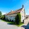 Stunning Yew Tree Cottage
