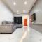 4 Bedroom comfy home walking distance to mall - Ujong Salang