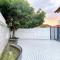 4 Bedroom comfy home walking distance to mall - Ujong Salang