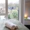 Spacious and Bright London Apartment with Balcony Views - London