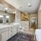 Stylish Downtown Gem - Sleeps 8 - Fire pit - Ensuite Baths - Austin