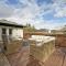 Stylish Downtown Gem - Sleeps 8 - Fire pit - Ensuite Baths - Austin