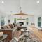 Stylish Downtown Gem - Sleeps 8 - Fire pit - Ensuite Baths - Austin