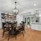 Stylish Downtown Gem - Sleeps 8 - Fire pit - Ensuite Baths - Austin